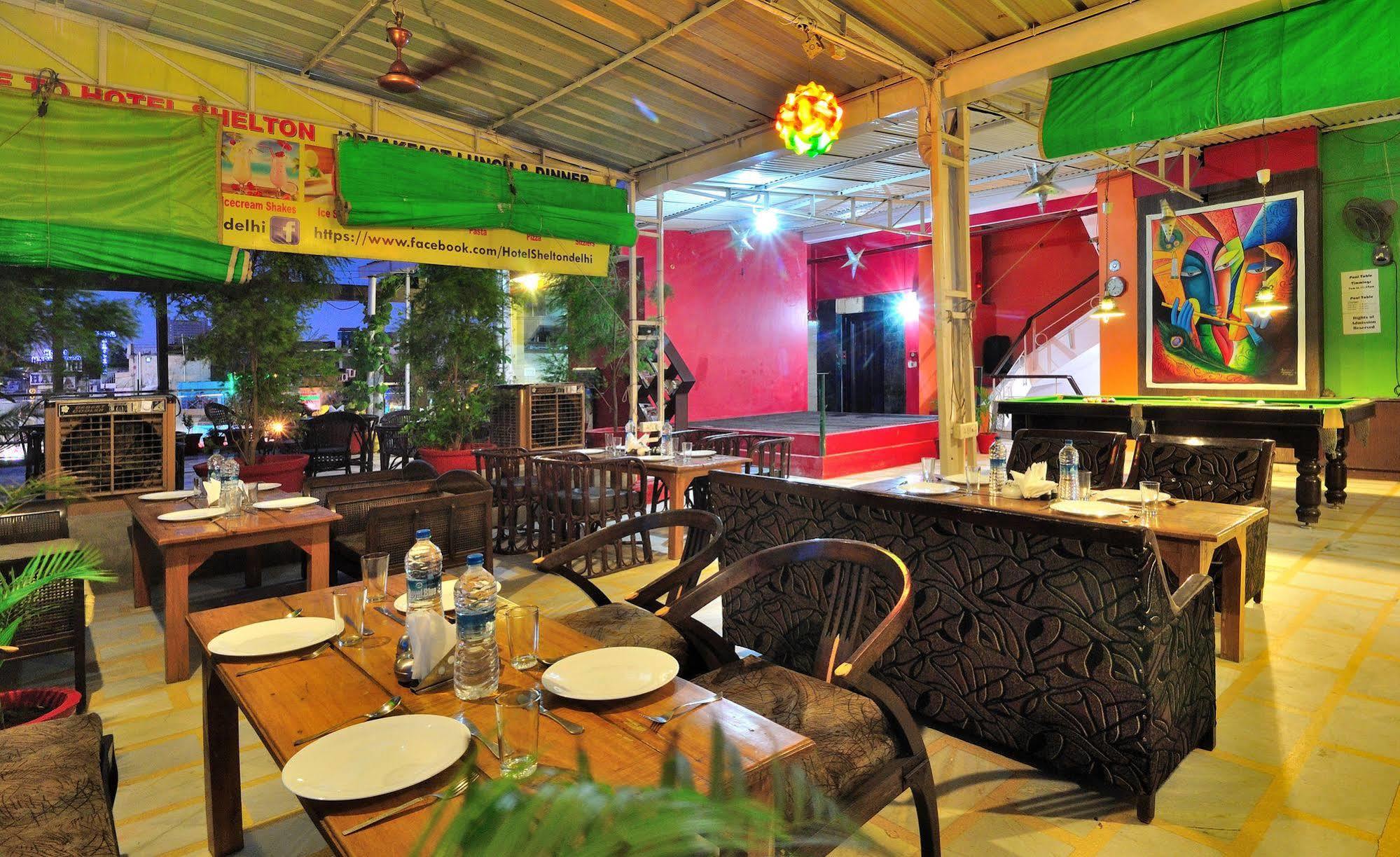 Hotel Shelton Yeni Delhi Dış mekan fotoğraf